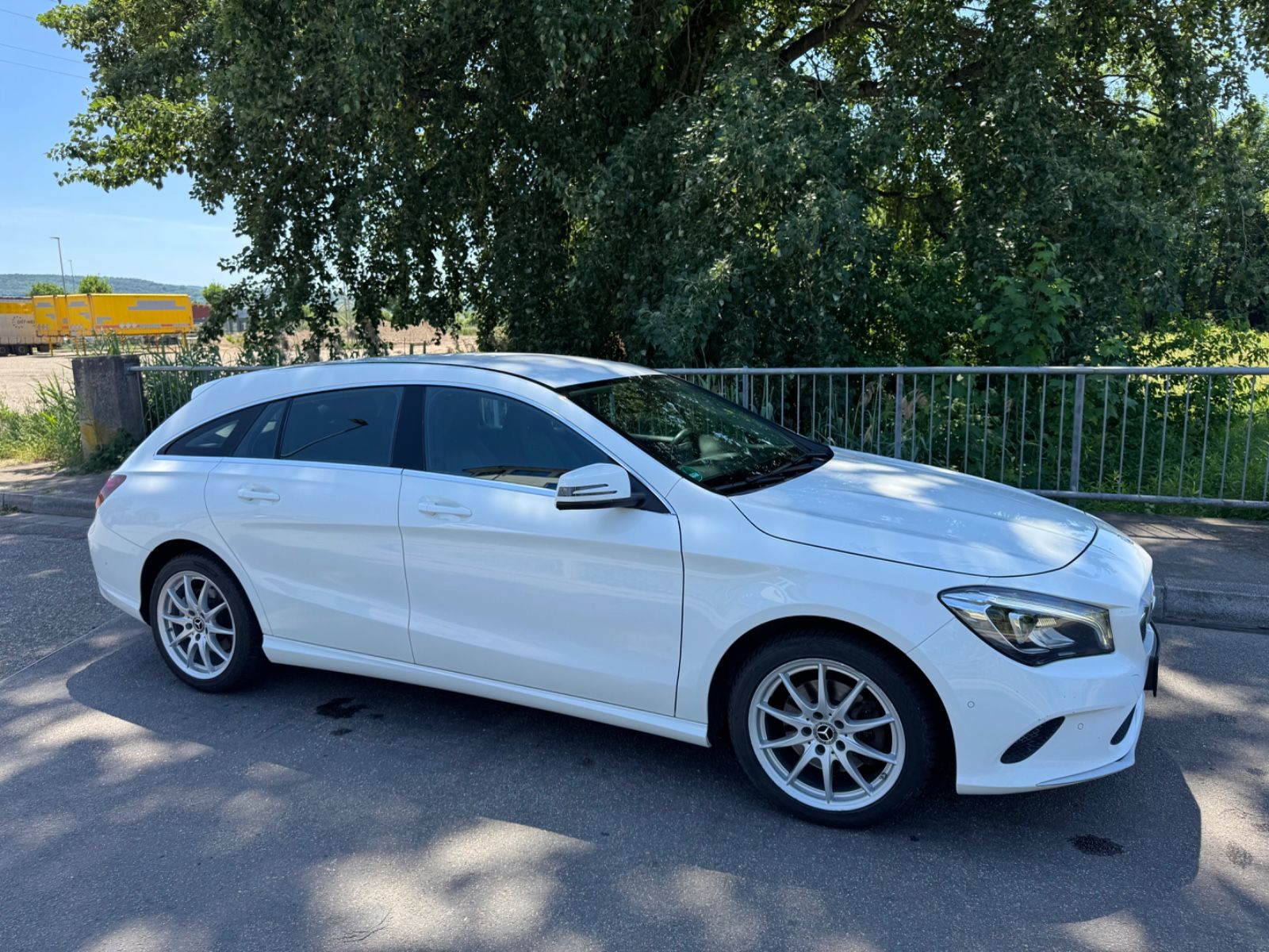 MERCEDES-BENZ CLA 220 Shooting Brake