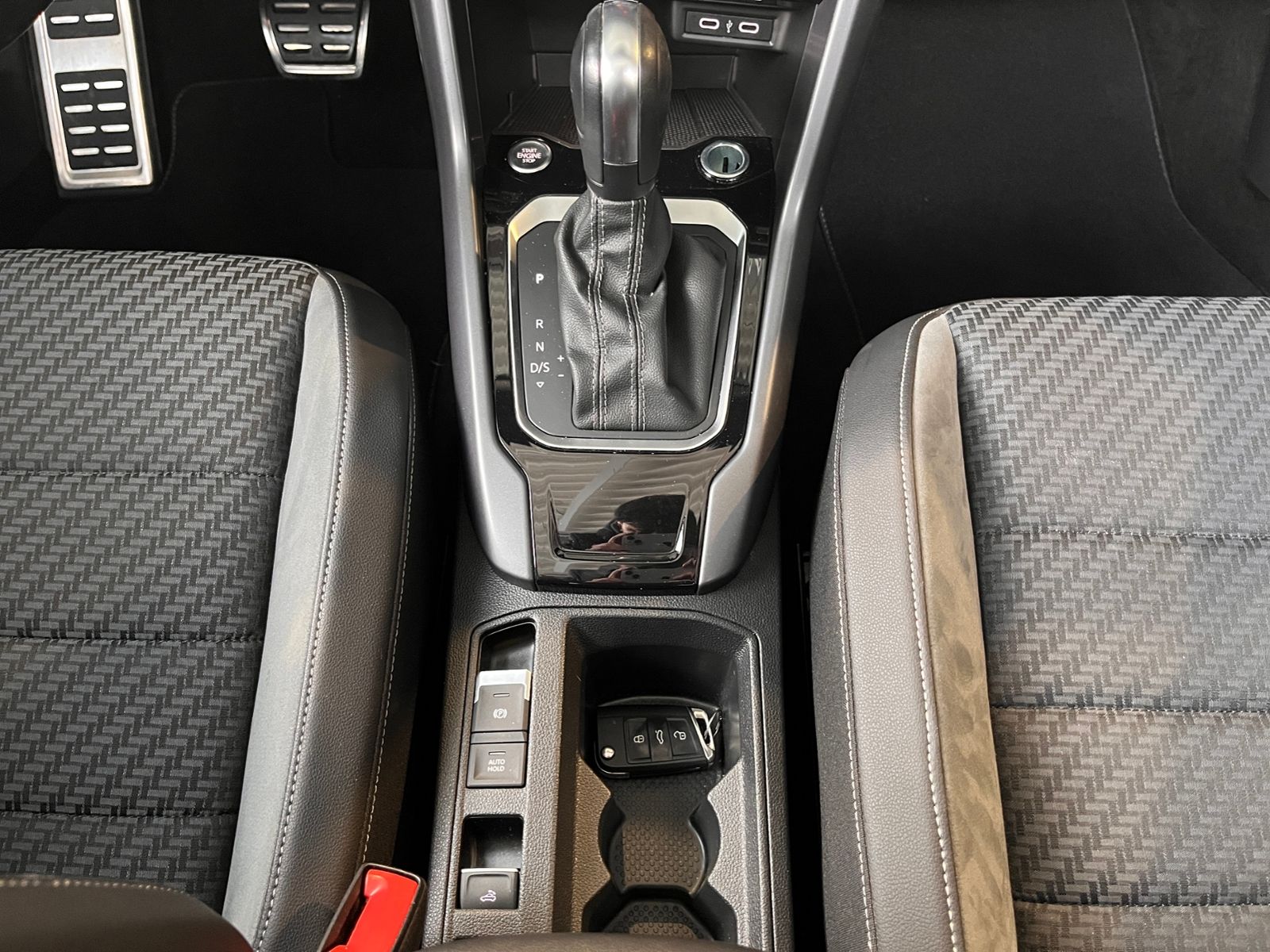 Fahrzeugabbildung Volkswagen T-Roc Cabriolet R-Line AHK LED NAV ACC RFK 19"