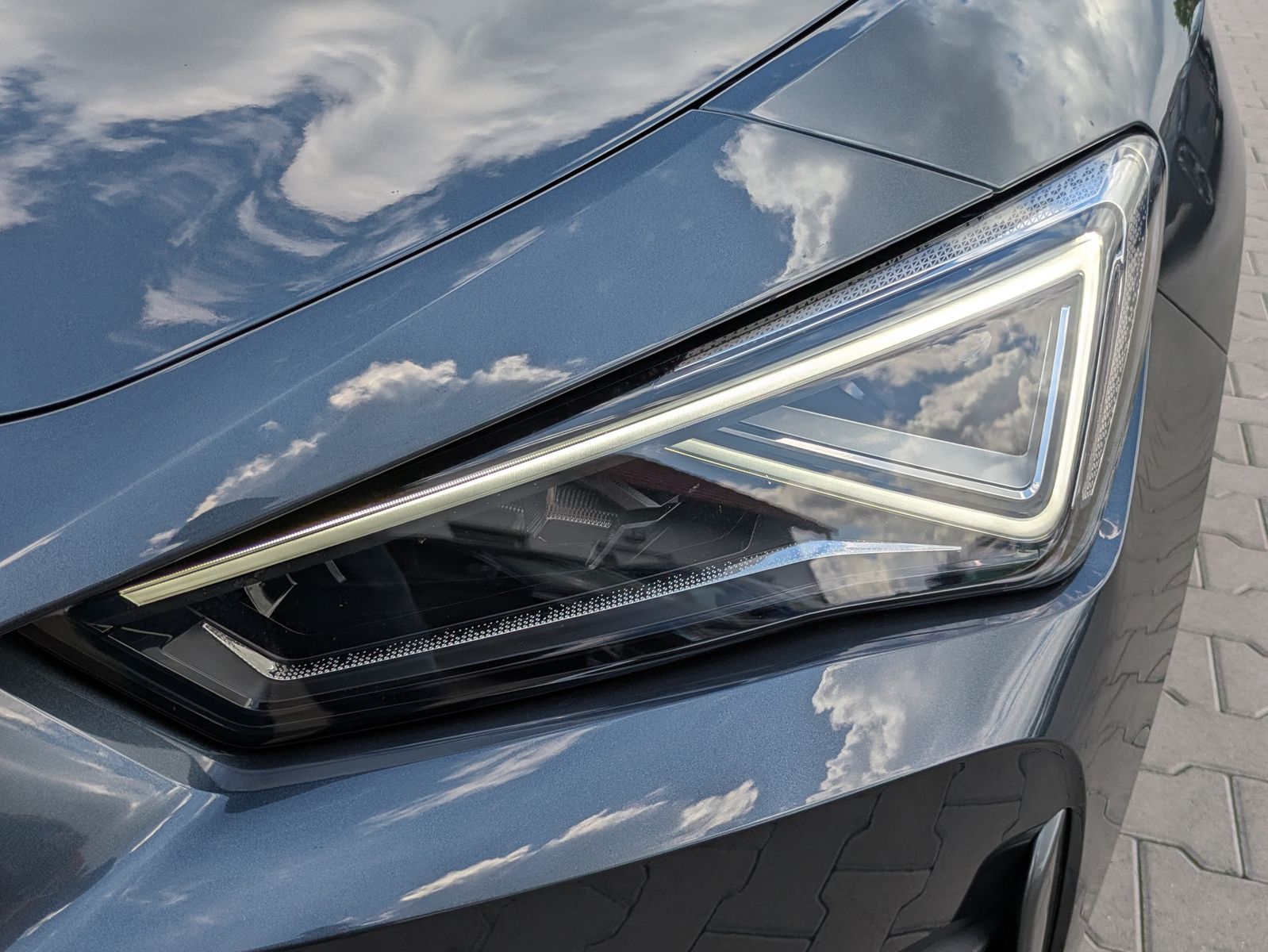 Fahrzeugabbildung CUPRA Leon 1.5 eTSI DSG MATRIX-LED*ACC*APP*KAMERA*18"