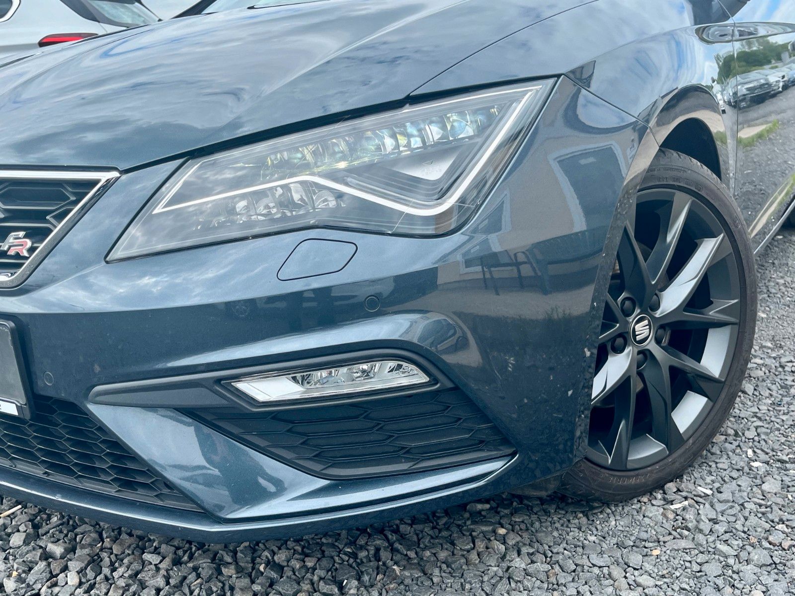 Fahrzeugabbildung SEAT Leon 2.0 ST FR SPORT DSG Navi Leder Pano LED KAM