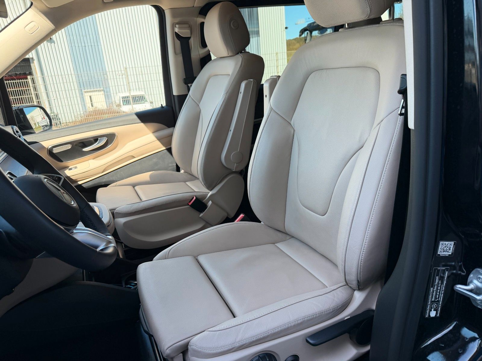 Fahrzeugabbildung Mercedes-Benz V 250 d AVA DISTRONIC AHK2,5to elektr Türen 360