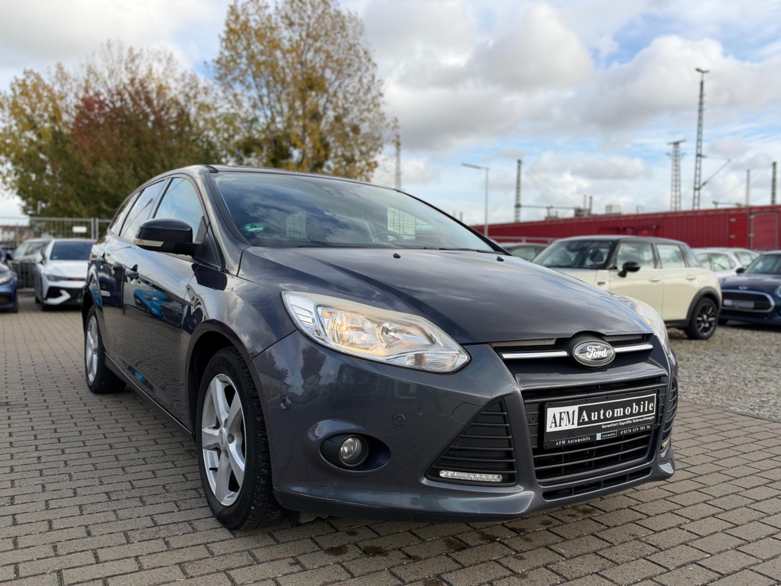 Ford Focus 2014 — rear view