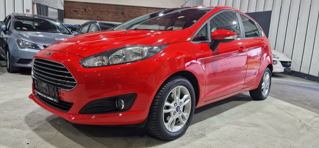 Ford Fiesta Titanium Scheckheft/Navi/Einparkhilfen