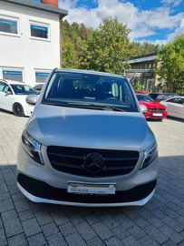 Mercedes V 220 - 3