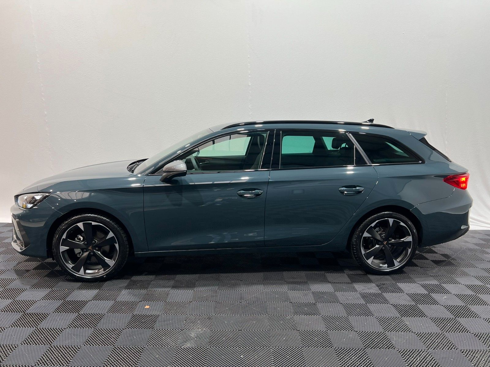 Fahrzeugabbildung CUPRA Leon Sportstourer 1.5 TSI - ACC - Keyless - RFK