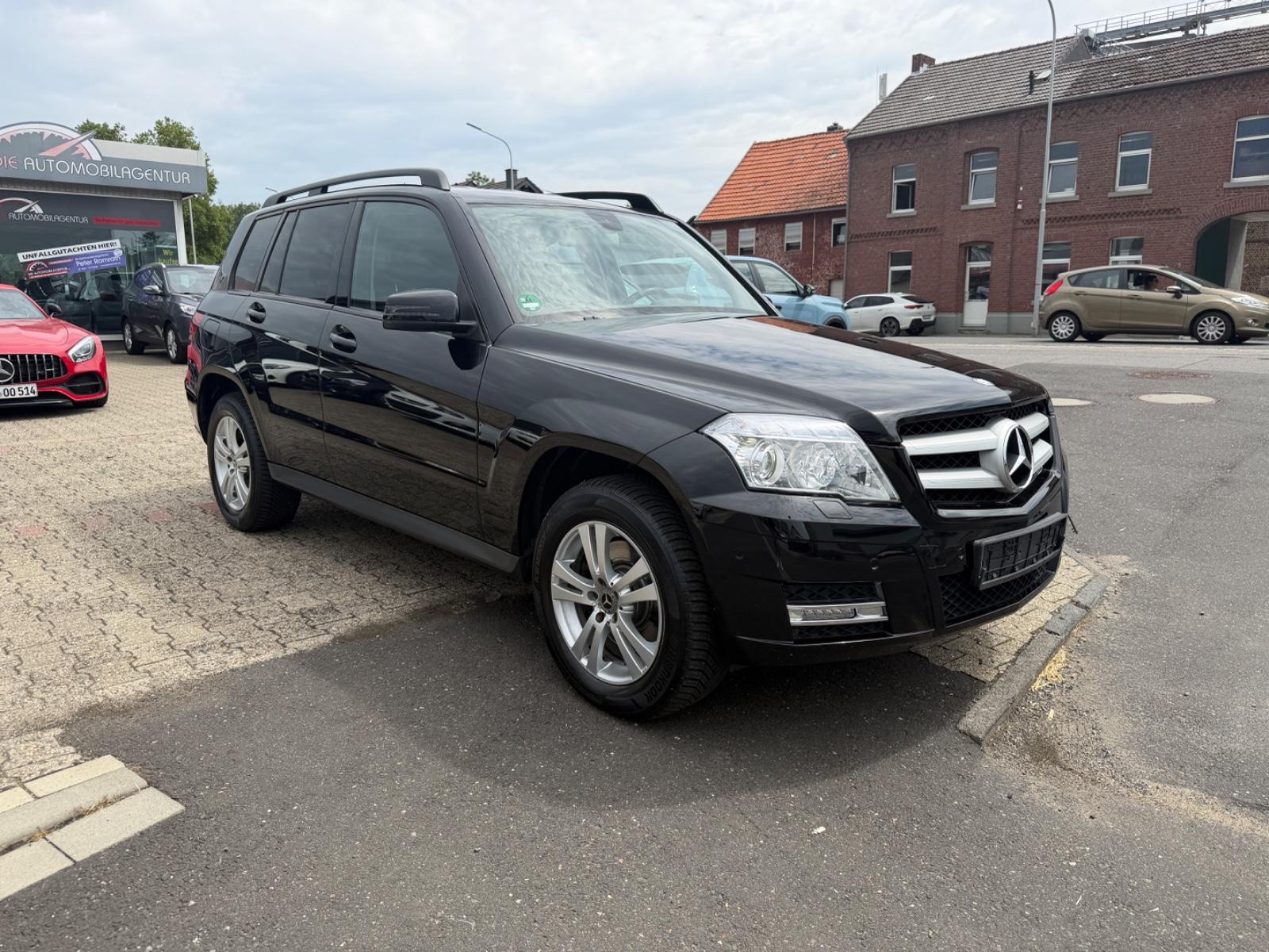 Mercedes-Benz GLK220 2011 — rear view