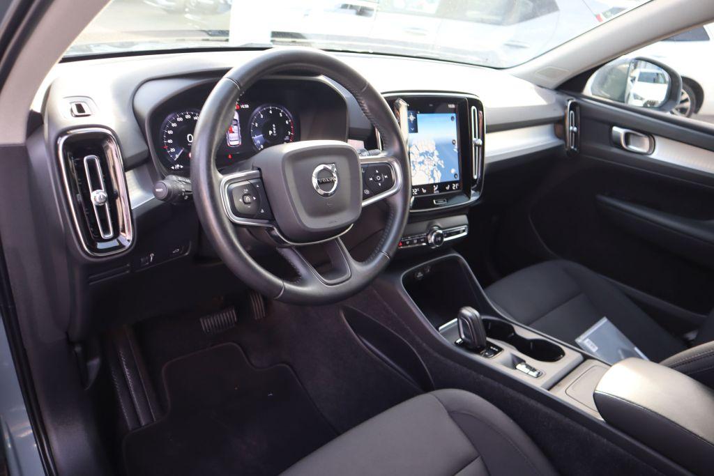 Volvo XC40 T3 Geartronic Momentum Pro|AHK|NAVI|R-CAM|