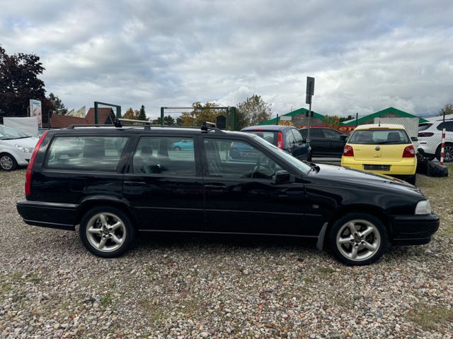 Volvo V70 | 2.4 L |