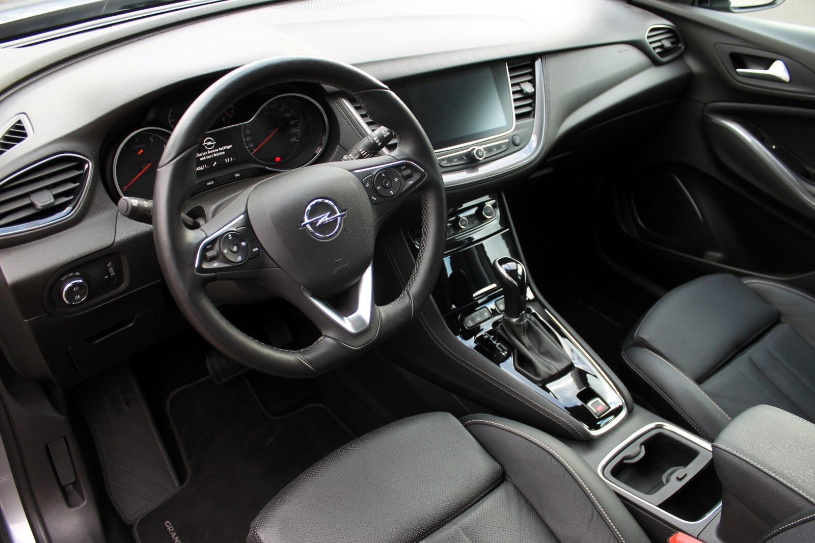 Fahrzeugabbildung Opel Grandland X LED SHZ ACC Nav AHK Bluet. 360° DAB
