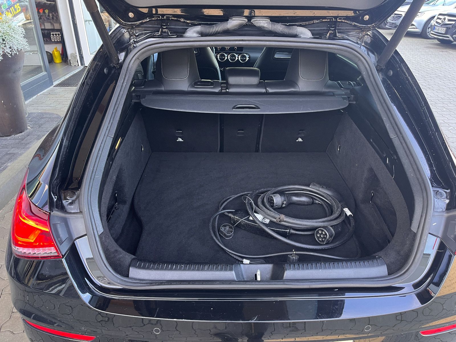 Fahrzeugabbildung Mercedes-Benz CLA   Shooting Brake 250 e  AMG-Line
