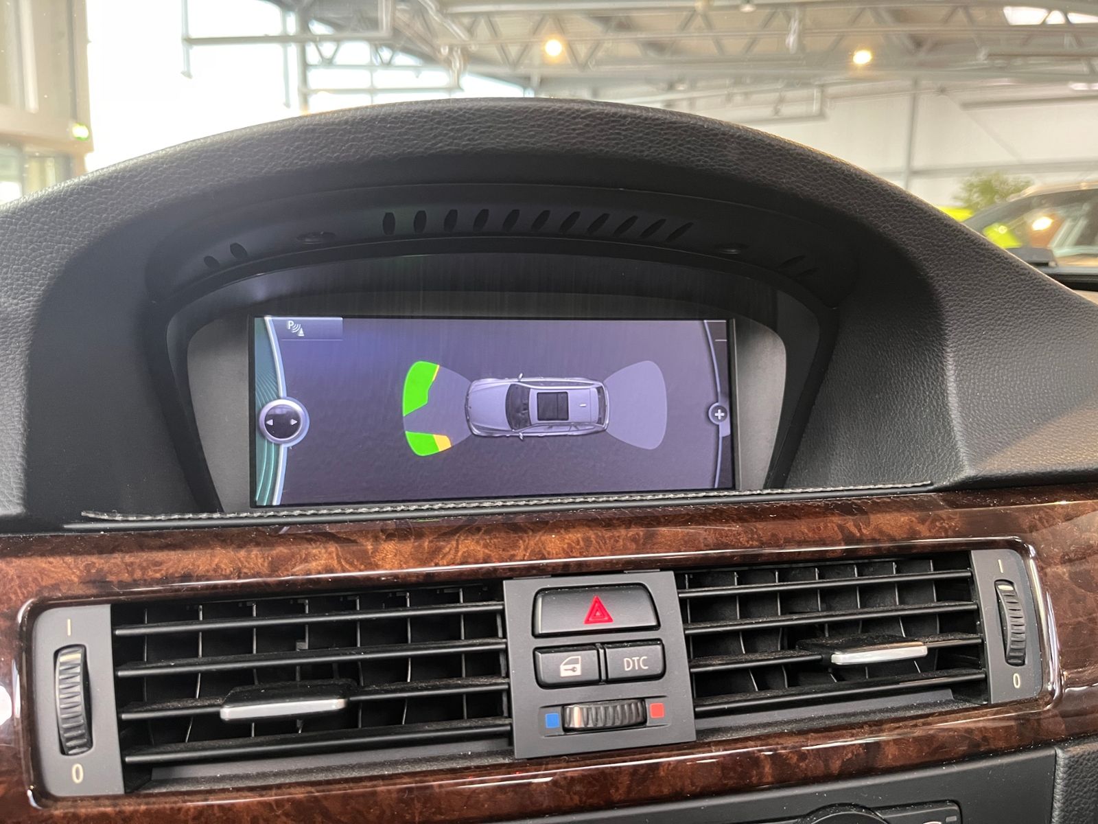 Fahrzeugabbildung BMW 320i  Touring PANO XENON NAVI