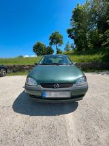 Opel Corsa B - Opel Corsa aus 2000 mit Benzin-Antrieb: Kleinwagen
