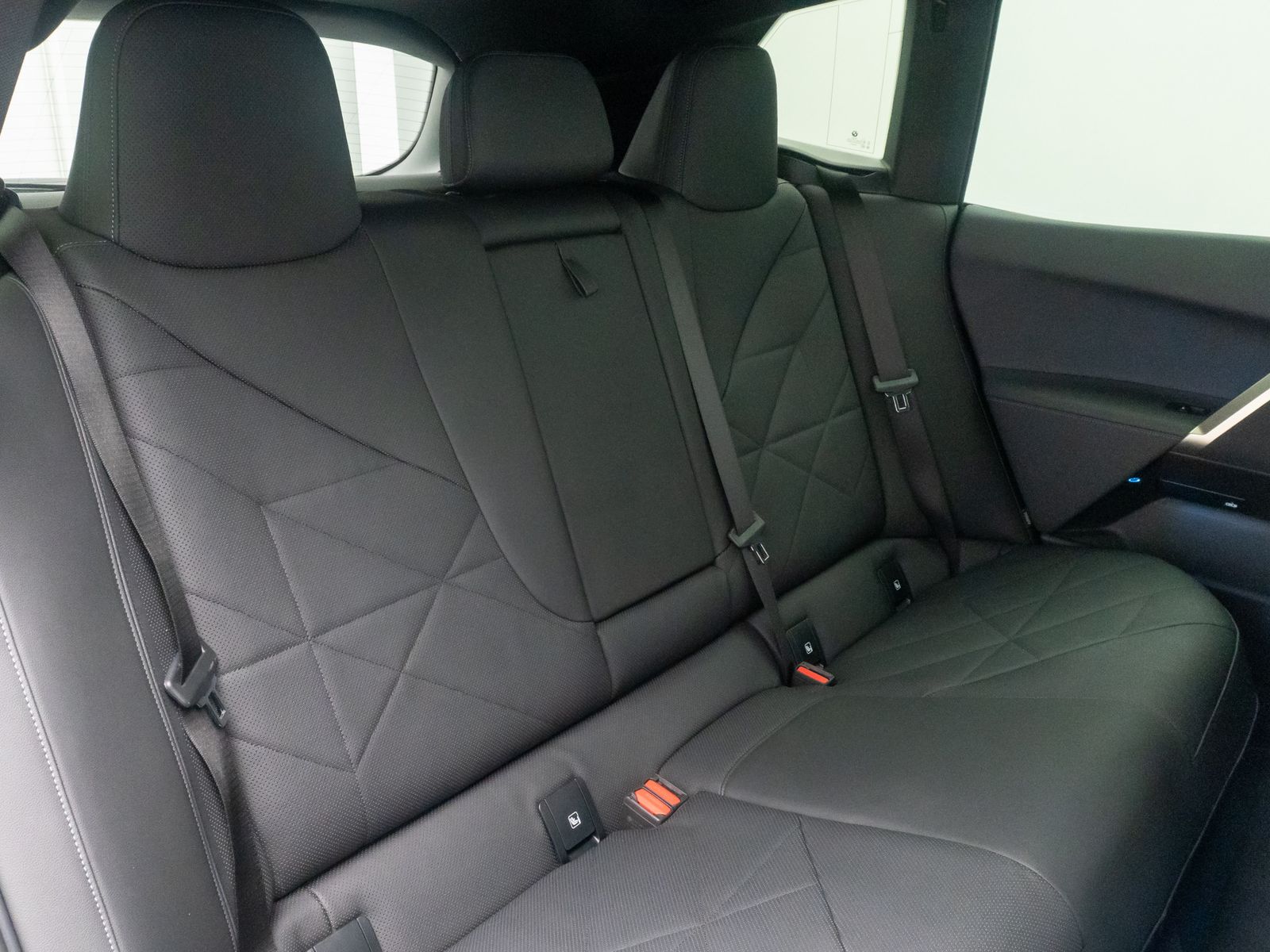 Fahrzeugabbildung BMW iX xD40 Sport 360&deg;DAB AHK Bel&uuml;ftung Komfort 21Zl