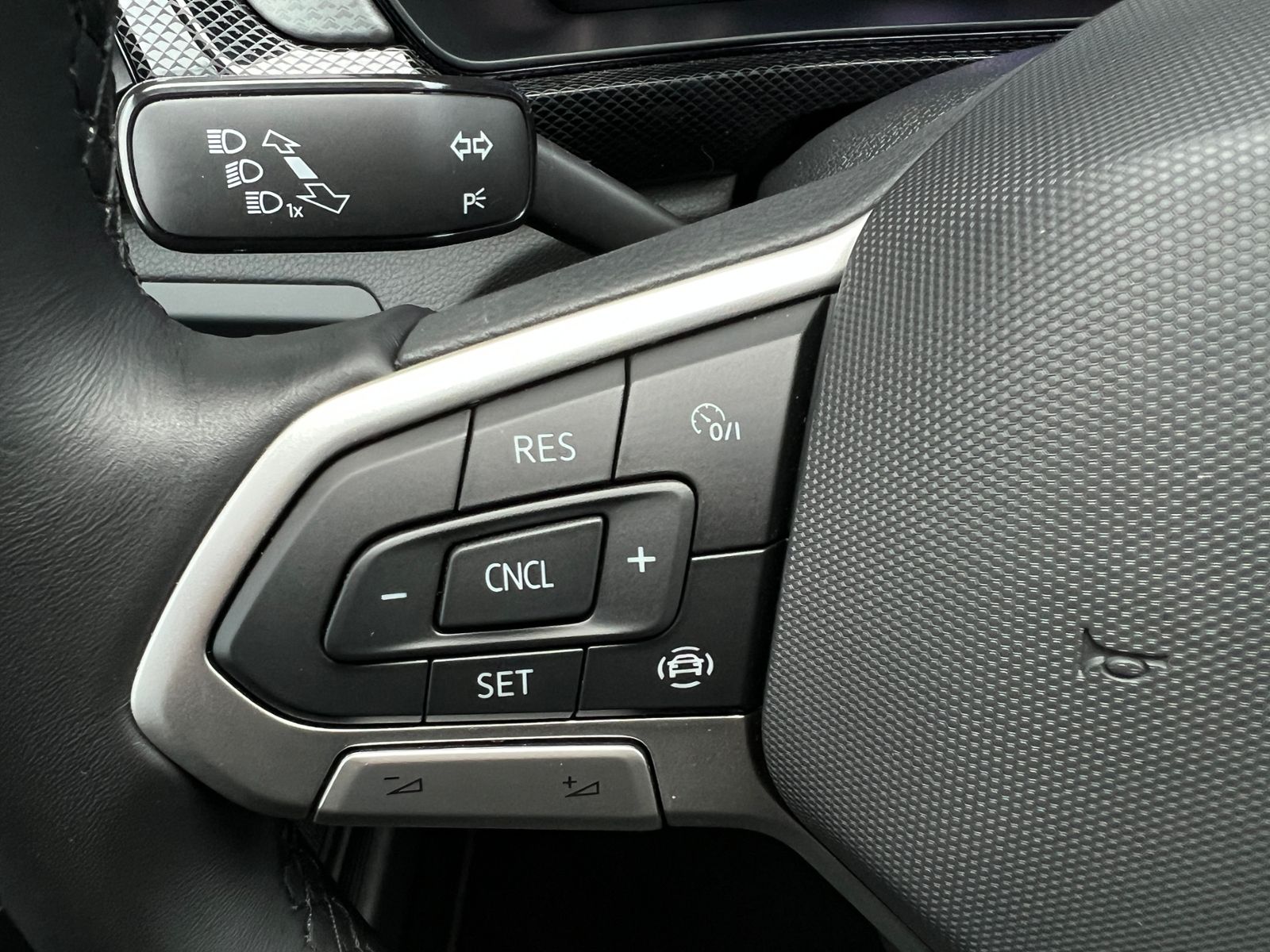 Fahrzeugabbildung Volkswagen T-Cross Life 1.0 TSI *IQ.Light, Rückfahrkamera,