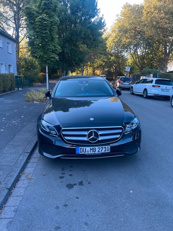 Image of Mercedes-Benz E 220