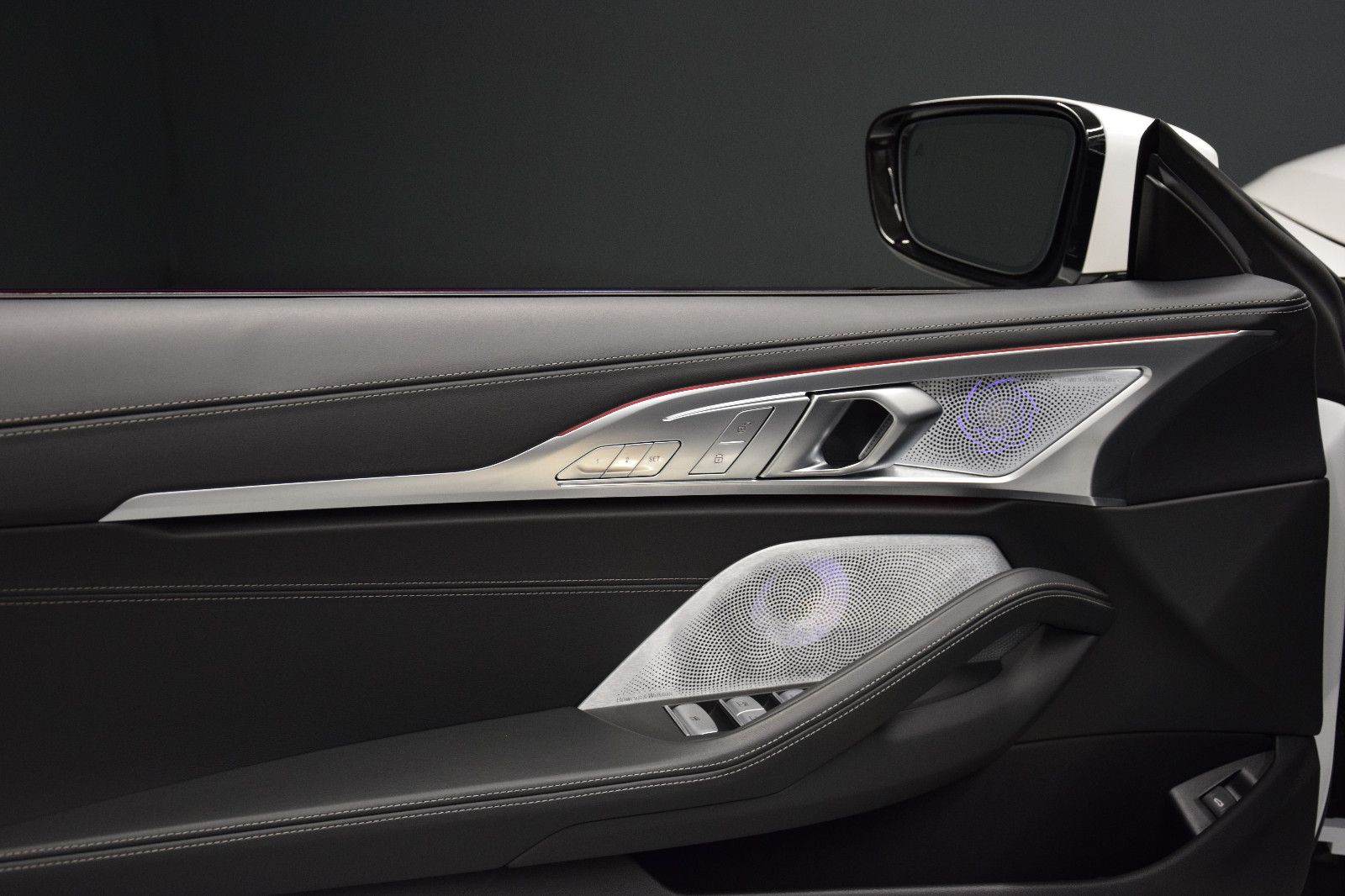 Fahrzeugabbildung BMW 840i M Sport Pro Cabrio HuD Sitzlklima Laser B&W