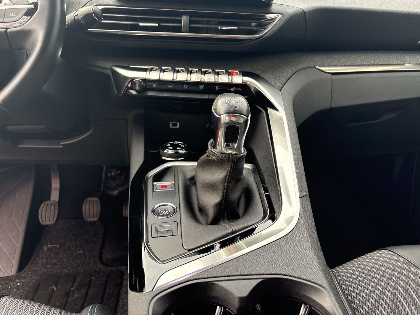 Fahrzeugabbildung Peugeot 5008 Allure Pack BlueHDi 130 Navi  360 Kamera