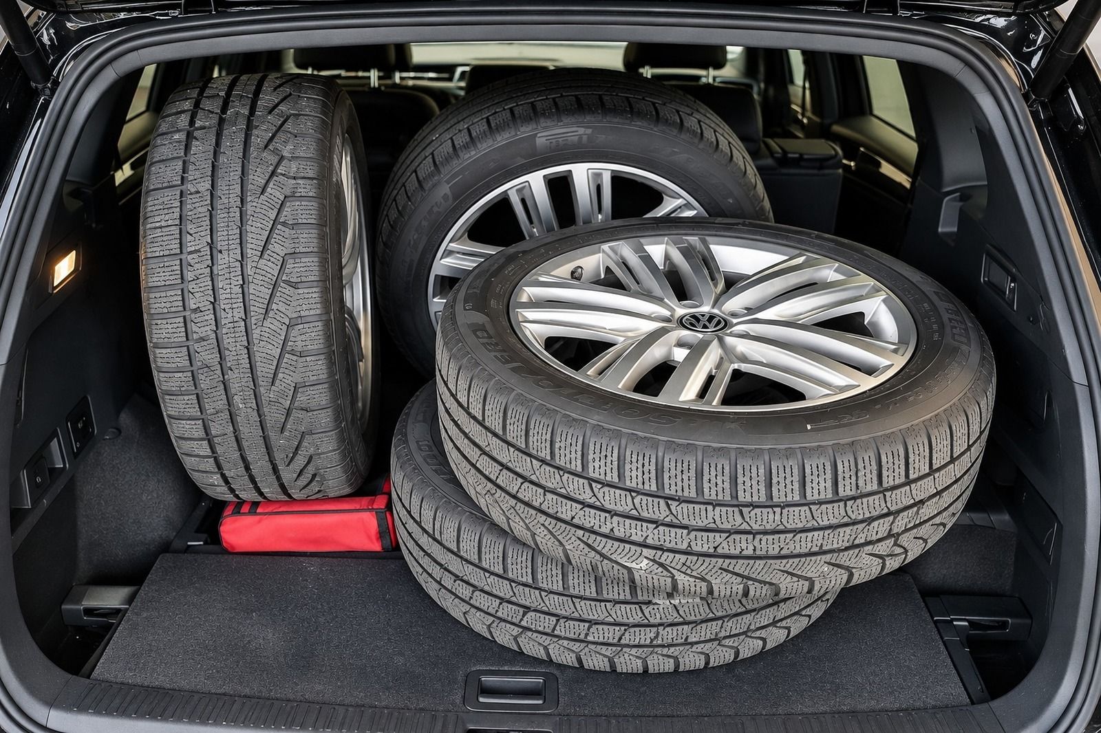Fahrzeugabbildung Volkswagen Tiguan Allspace 20TDI 4Motion R Line 7-SITZE HUD