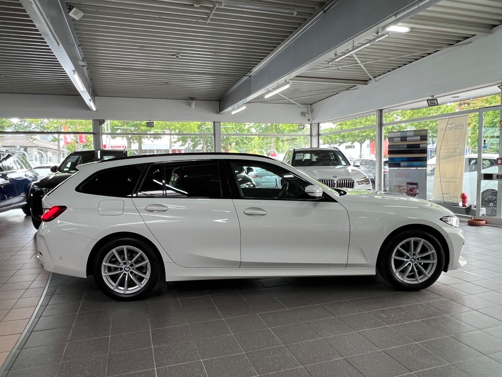 BMW 318 d Touring AHK+DA+ACC+HuD+KEYLESS+PARK ASSIST foto 13