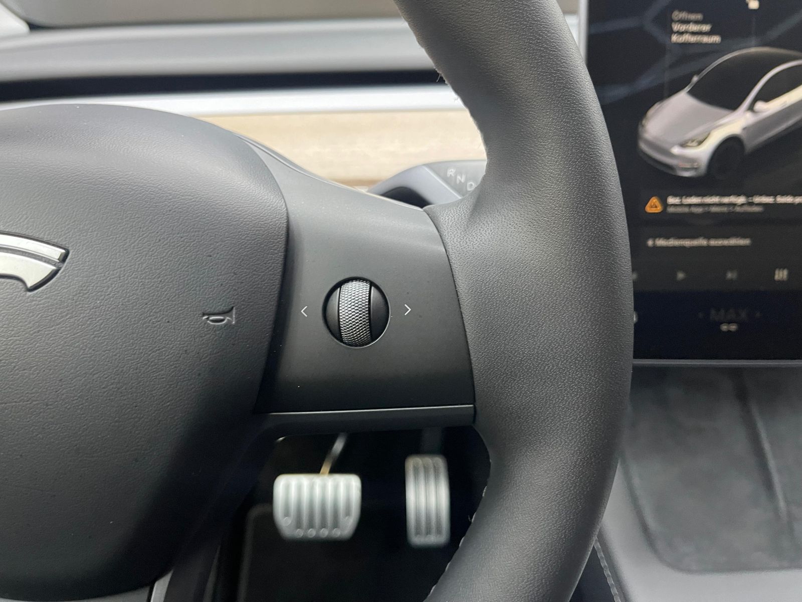 Fahrzeugabbildung Tesla Model Y Long Range Perform AWD+AHK+PANO+LED+ACC+