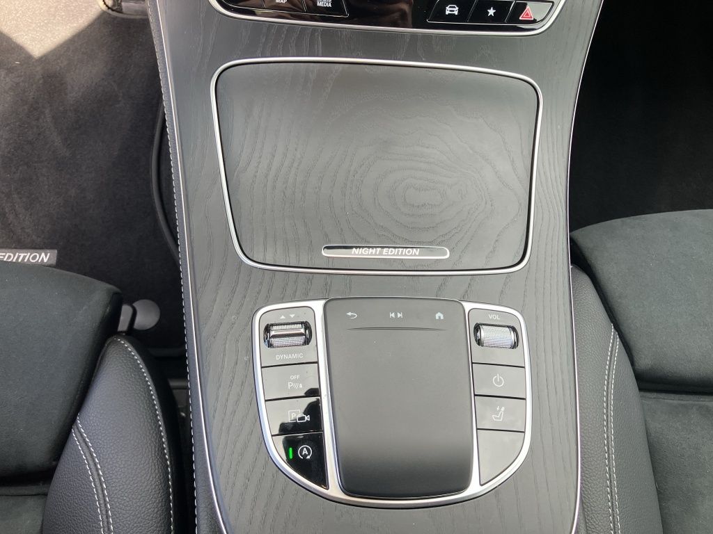 Fahrzeugabbildung Mercedes-Benz E 220 d T-Modell AMG LINE*NightPaket*PanoDach