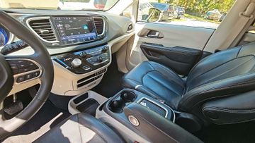 Chrysler Pacifica 3,6 Touring L und weitere im Vorlauf