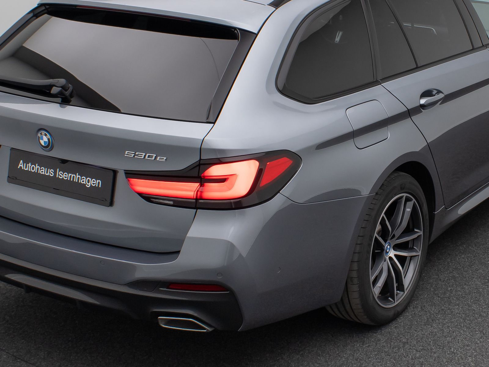 Fahrzeugabbildung BMW 530e M Sport DAB Kamera AHK Memory Alarm 18Zoll