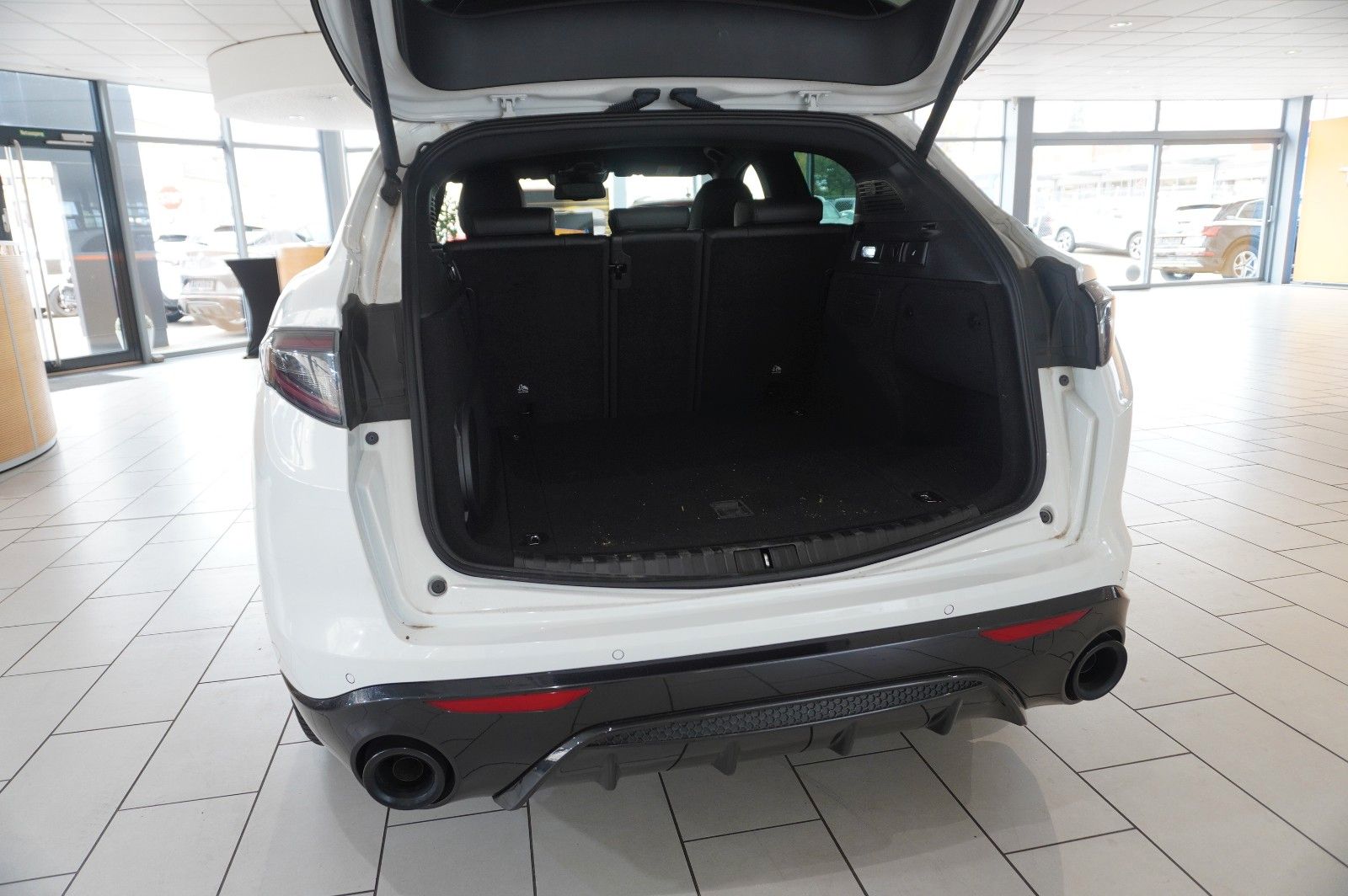 Fahrzeugabbildung Alfa Romeo Stelvio 2.2D VELOCE Q4 NAVI/LED/KAMERA/MATRIX/SH