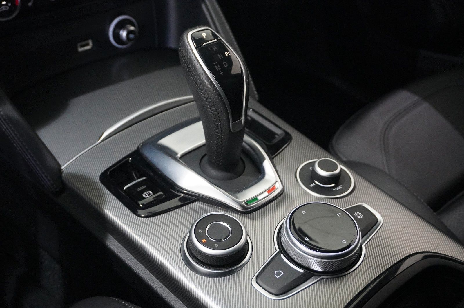 Fahrzeugabbildung Alfa Romeo Stelvio 2.2D VELOCE Q4 NAVI/LED/KAMERA/MATRIX/SH
