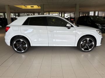 Fotografie des Audi Q2 35 TFSI S tronic sport AHK