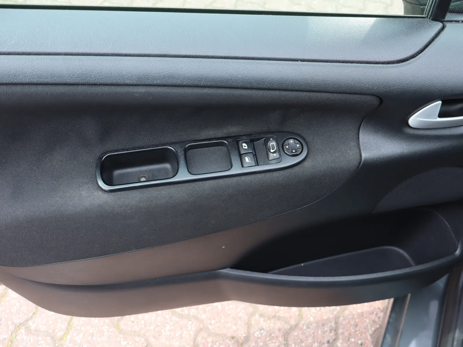 Peugeot 207 2009 — photo 12