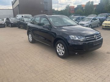 Volkswagen Touareg - 1