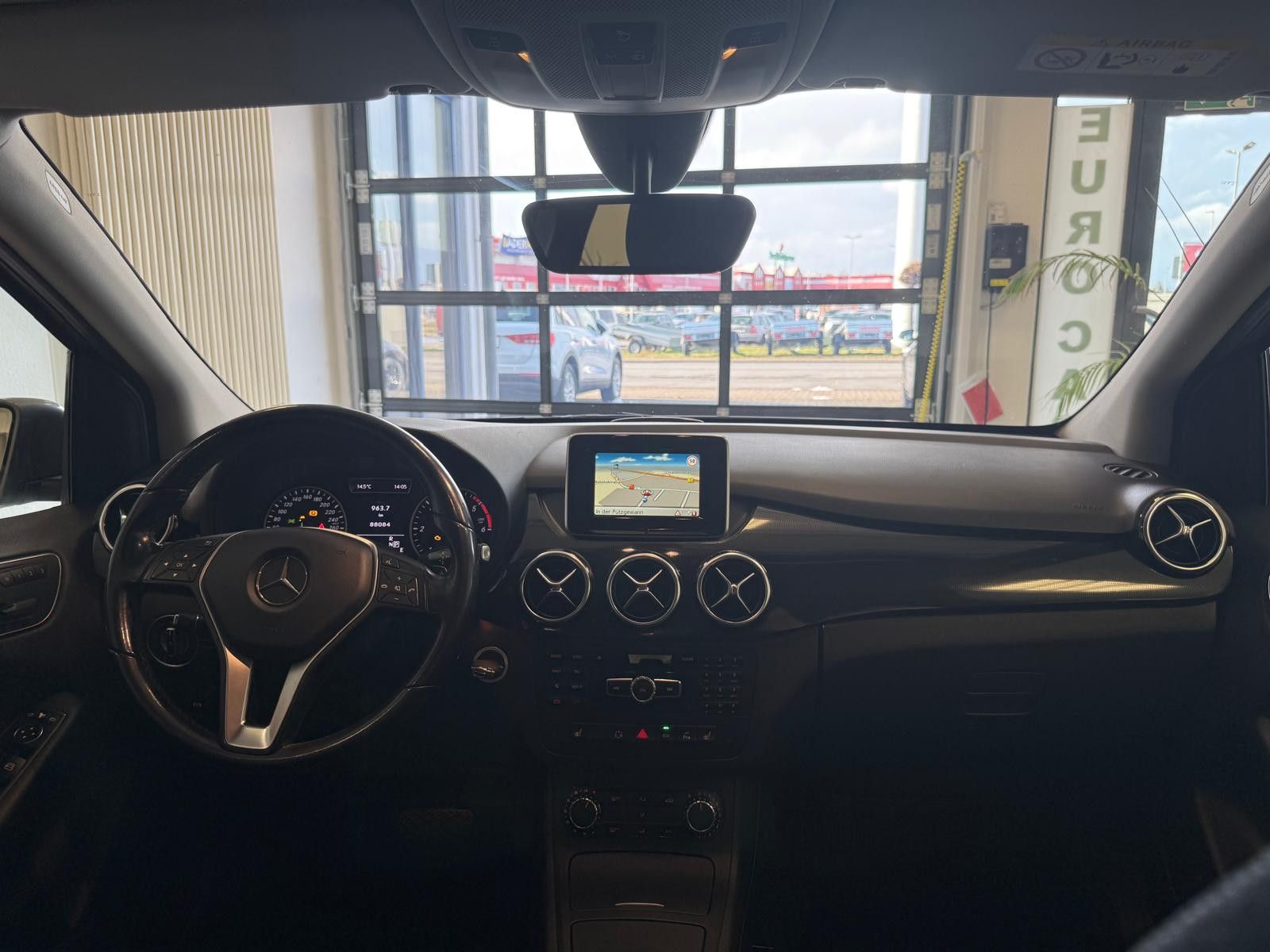 Fahrzeugabbildung Mercedes-Benz MB  B 180 / NAVI/AUTOMATIK