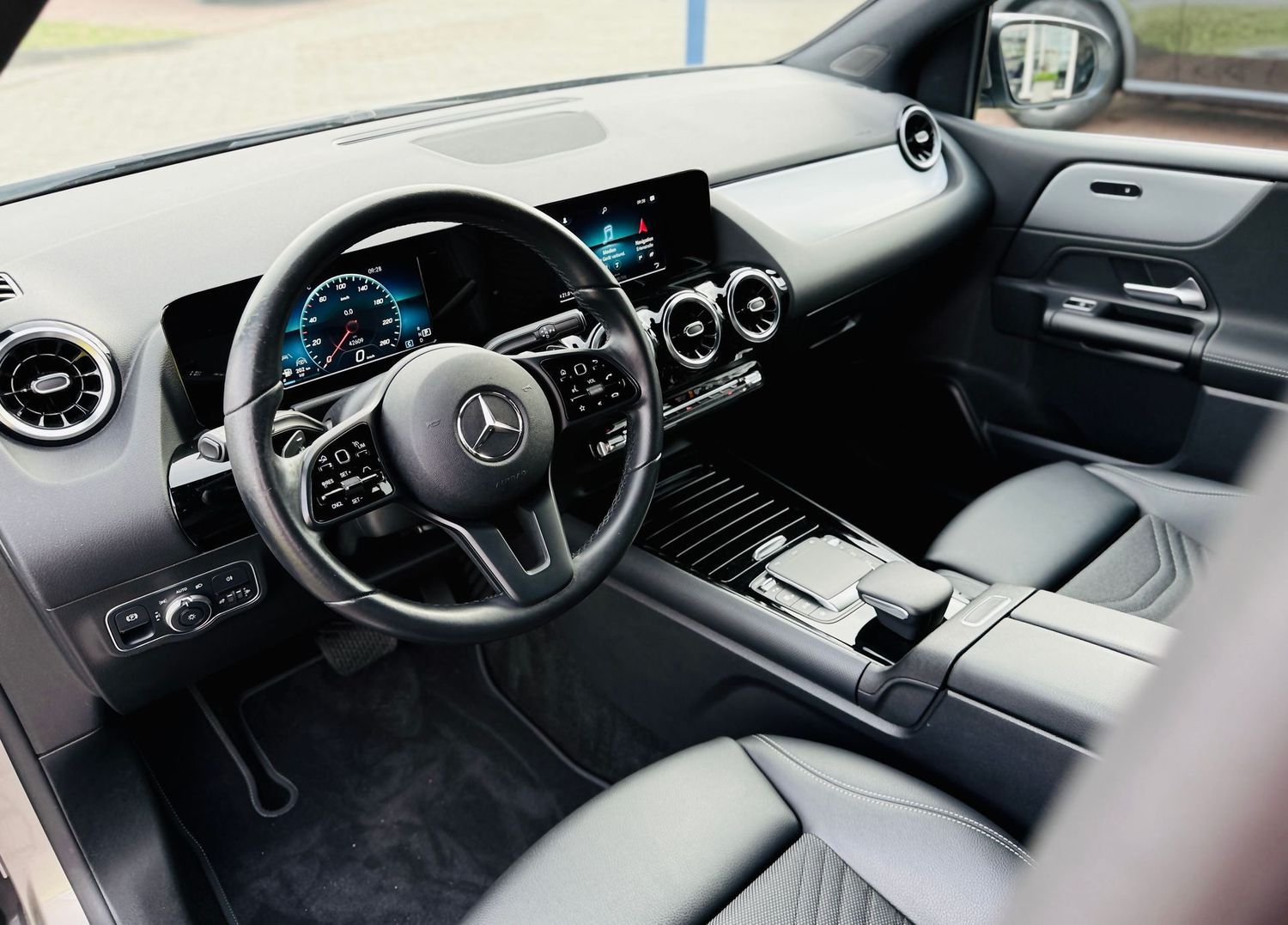 Fahrzeugabbildung Mercedes-Benz B 180 d, Autom, Distronic, PTS, RFK, Navi, Totw,