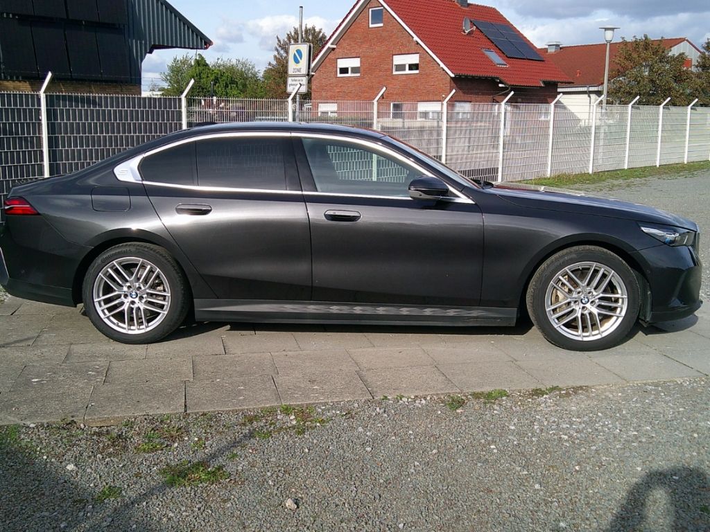 BMW 550 e xDrive Glasdach Driv.Assist Pr Autobahnas foto 2