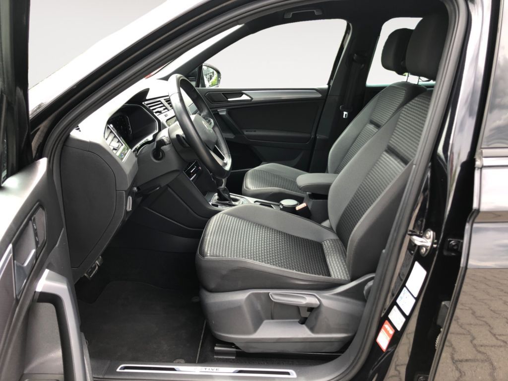 Fahrzeugabbildung Volkswagen Tiguan 1.5 TSI DSG Life AHZV NAVI Standheizung R
