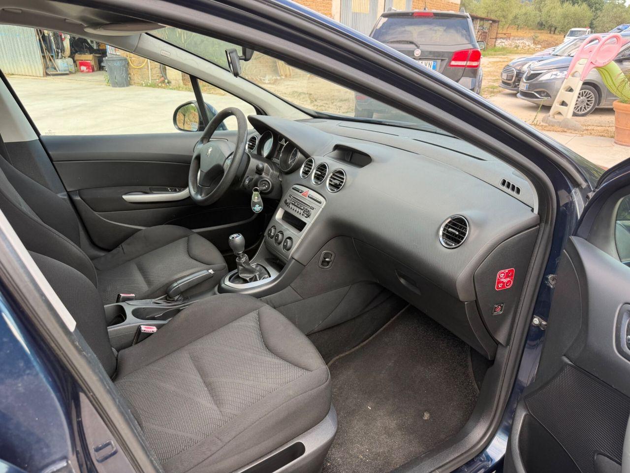 Peugeot 308 2010 — photo 13