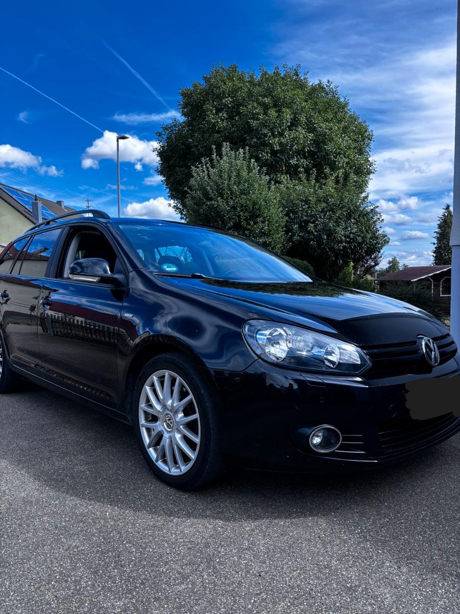 Volkswagen Golf 2012 — interior