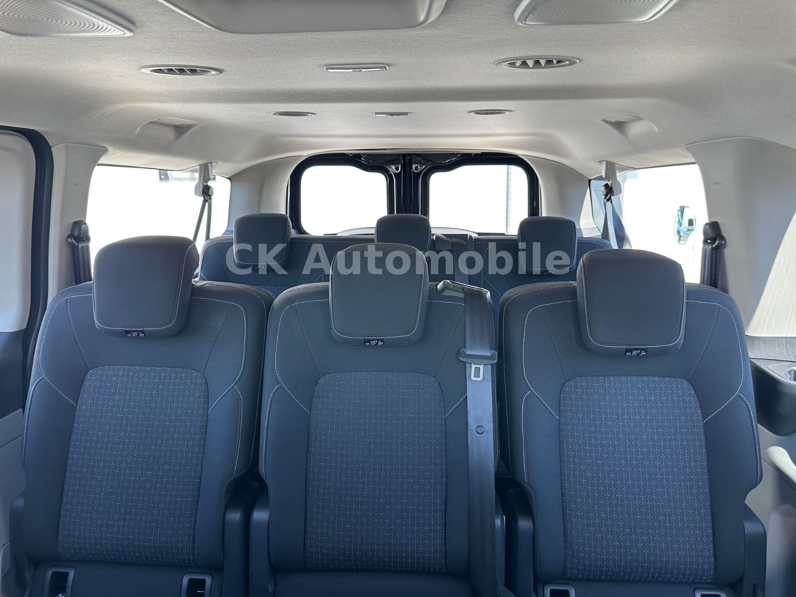 Fahrzeugabbildung Ford Transit Custom Kombi 320 L2 AWD Trend/9 Sitze
