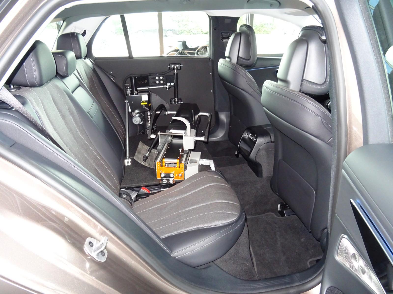 Mercedes-Benz E 220 d T 4Matic / Rollstuhl-Komplett Umbau