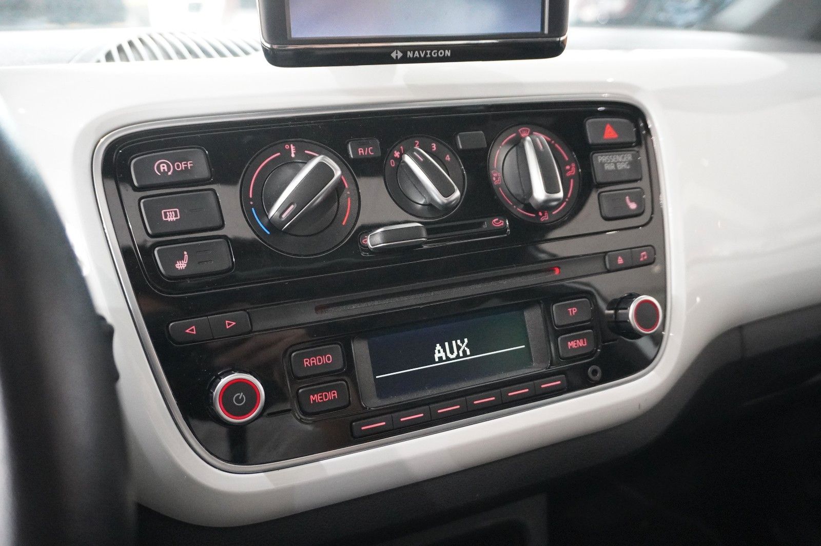 Fahrzeugabbildung Volkswagen up! 1.0 CLUB 5-TÜR NAVI/SPORT/PANO./SHZ/PDC/TEMP