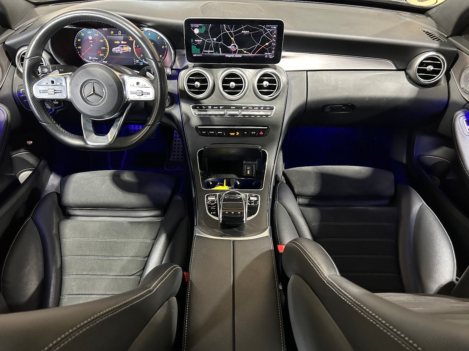 Fahrzeugabbildung Mercedes-Benz C 220 d/AMG-PAKET/PANO/ACC/360°/APPLE
