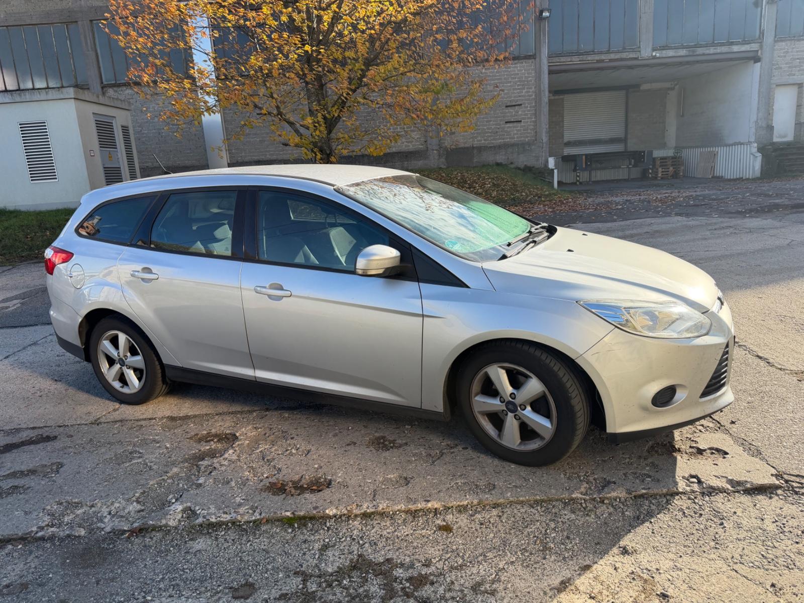 Ford Focus 2013 — вигляд ззаду