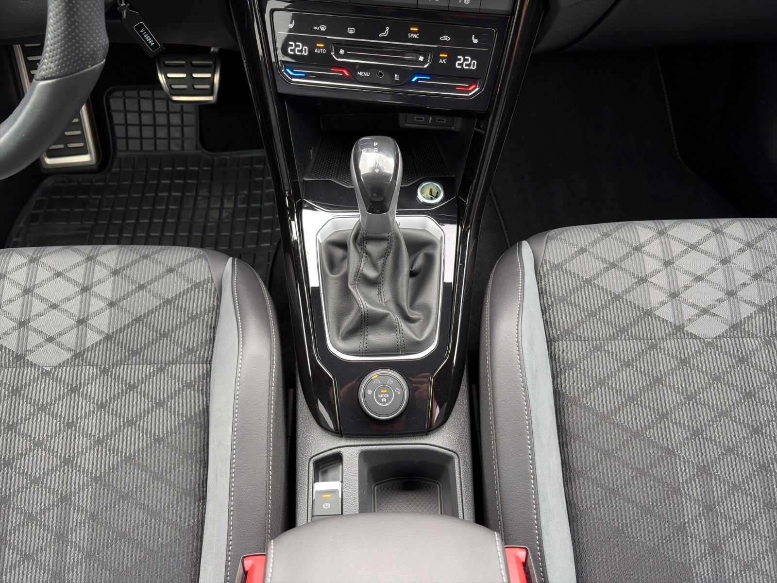 Fahrzeugabbildung Volkswagen T-Roc R-Line 4M*DSG*SHZ*LED*NAVI***