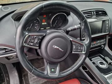 Jaguar F-Pace - 12