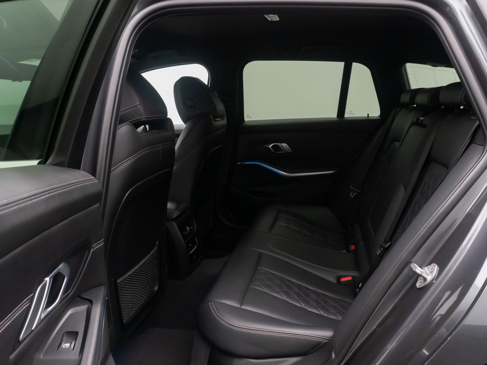 Fahrzeugabbildung BMW 330e xD M Sport Individual Kamera Laser HUD 19"