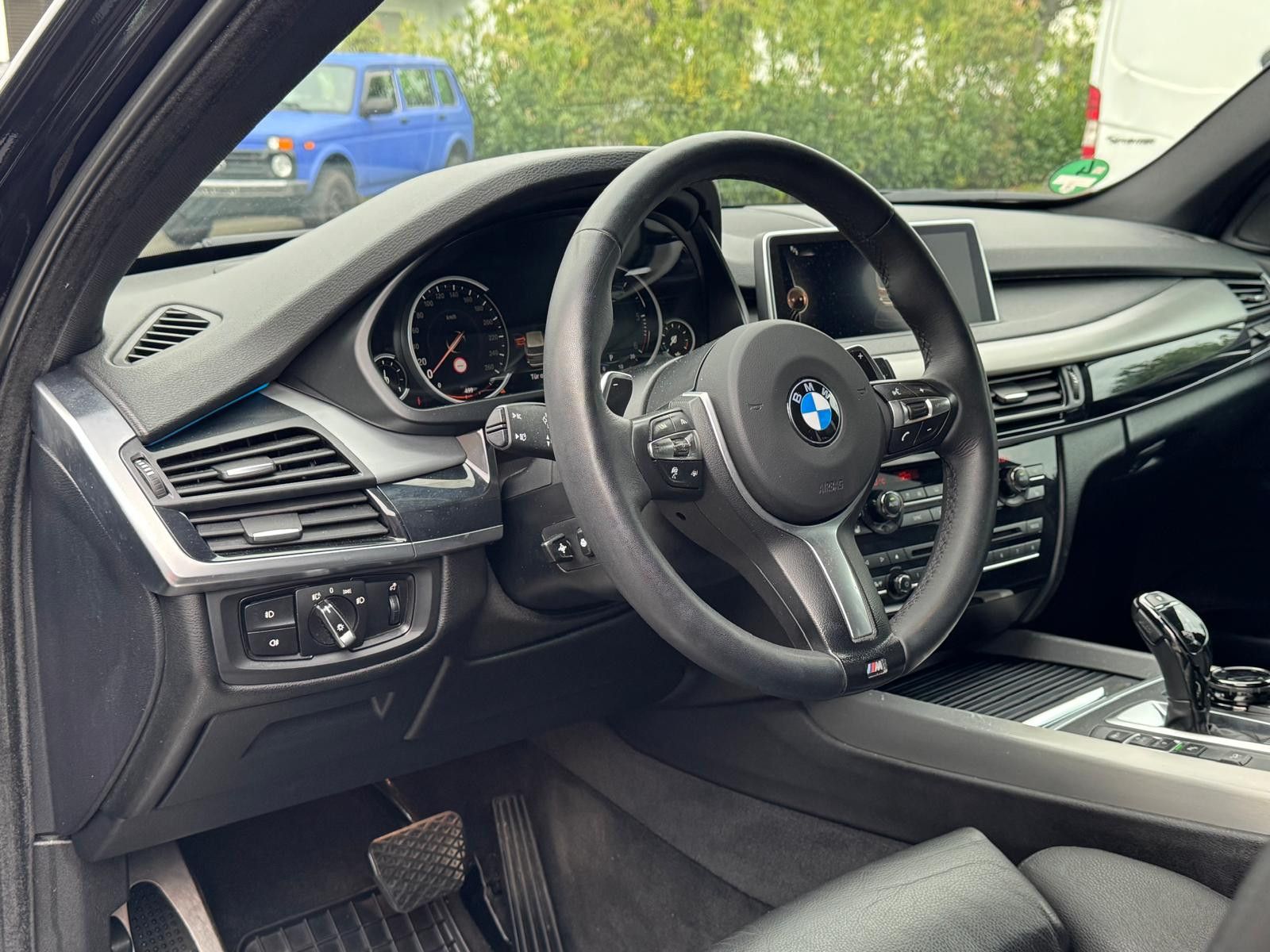 Fahrzeugabbildung BMW X5 xDrive 30 d M-Paket LED+NAVI+LEDER+MEMO+VIRTU