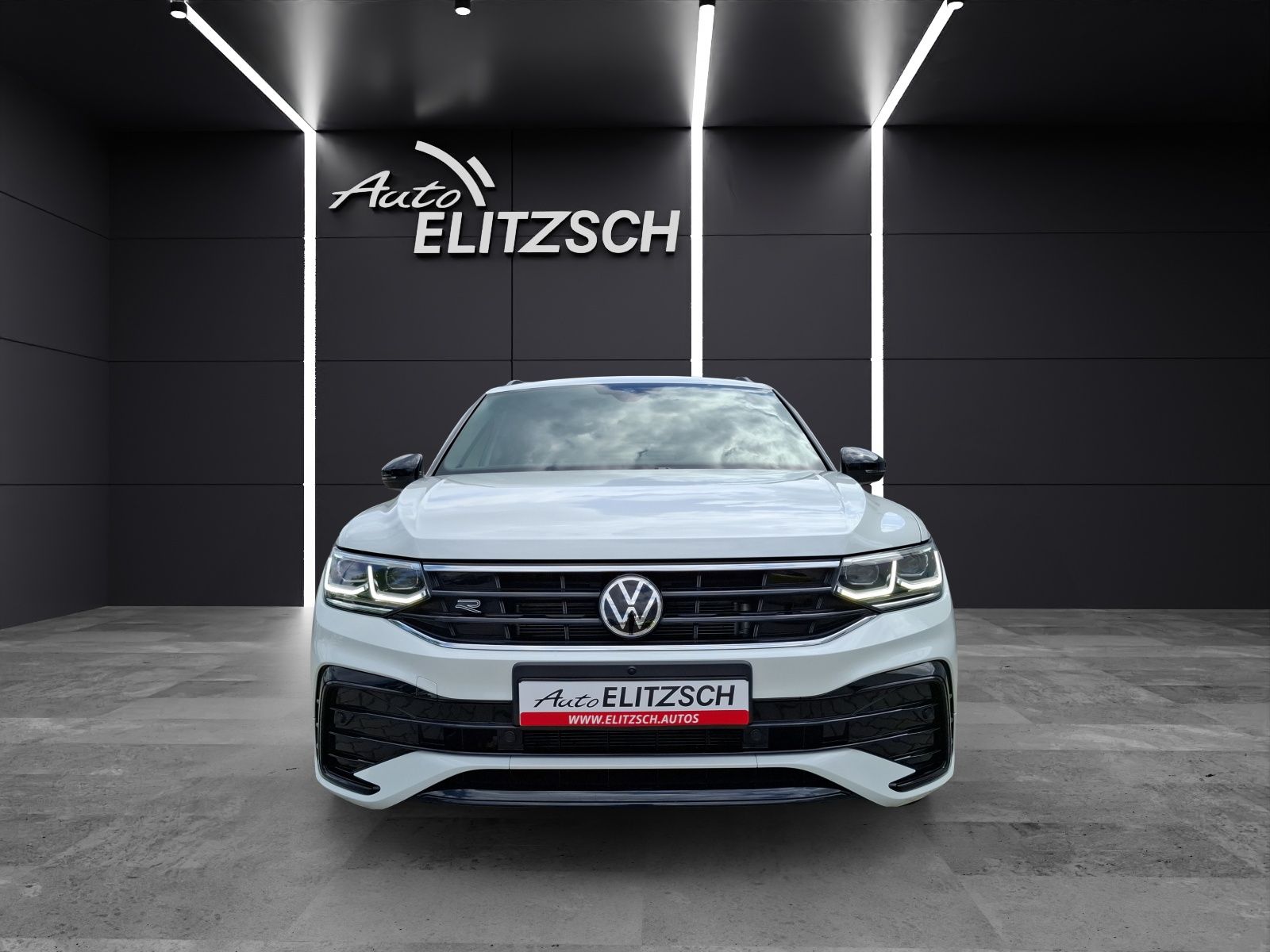 Fahrzeugabbildung Volkswagen Tiguan TSI R-Line DSG 4M Matrix AHK Navi AID ACC