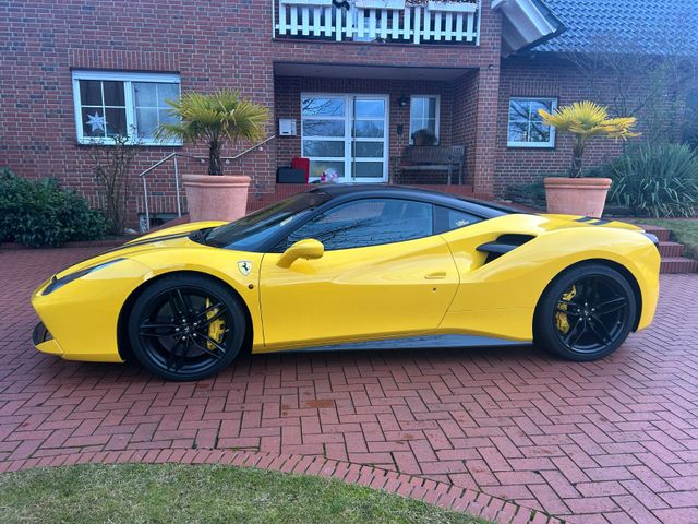 Ferrari 488 GTB Coupé DCT Carbon Lift Carbon-Rennsitze