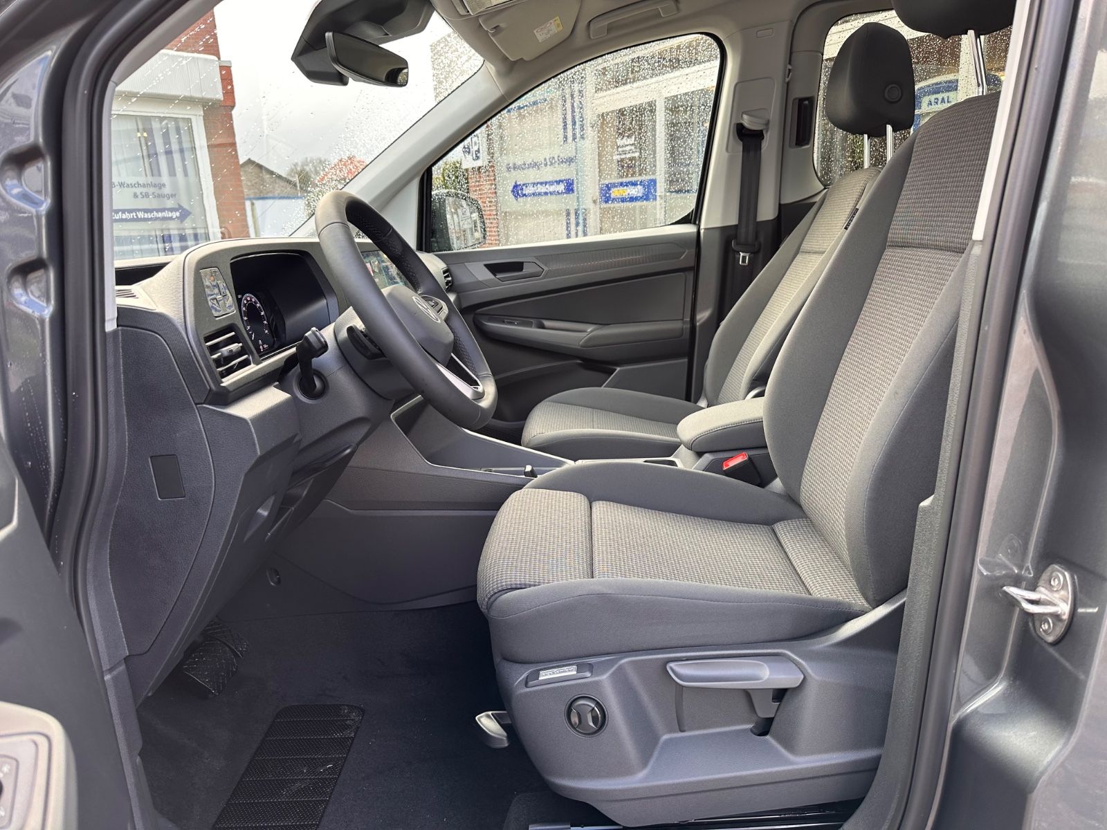 Fahrzeugabbildung Volkswagen Caddy Maxi 2.0 TDI DSG Pano/ACC/LED/APP/7-Sitzer